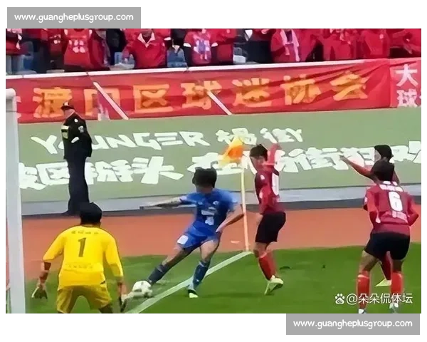 从边裁视角解读足球比赛判罚艺术与赛场公平精神运作逻辑与责任担当